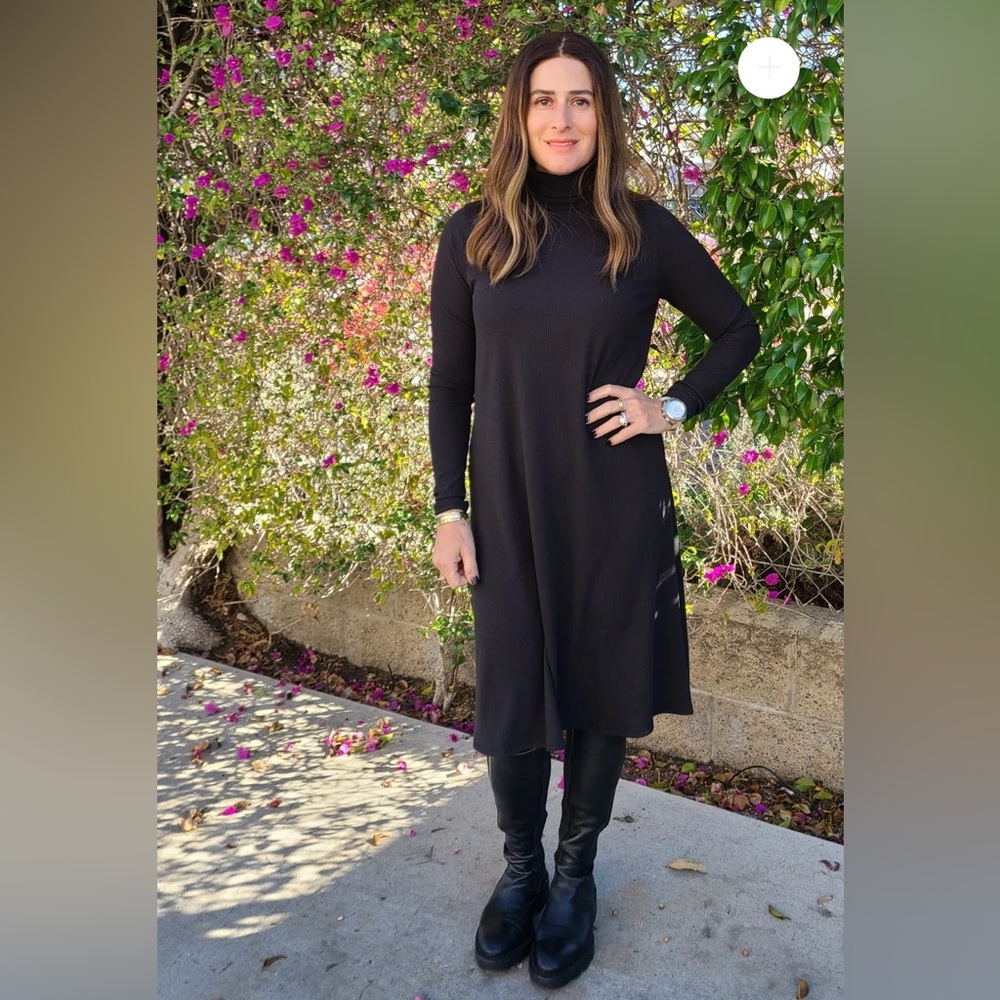 Wukogals, Shift Turtleneck Ribbed Dress. Size XS, Black.
